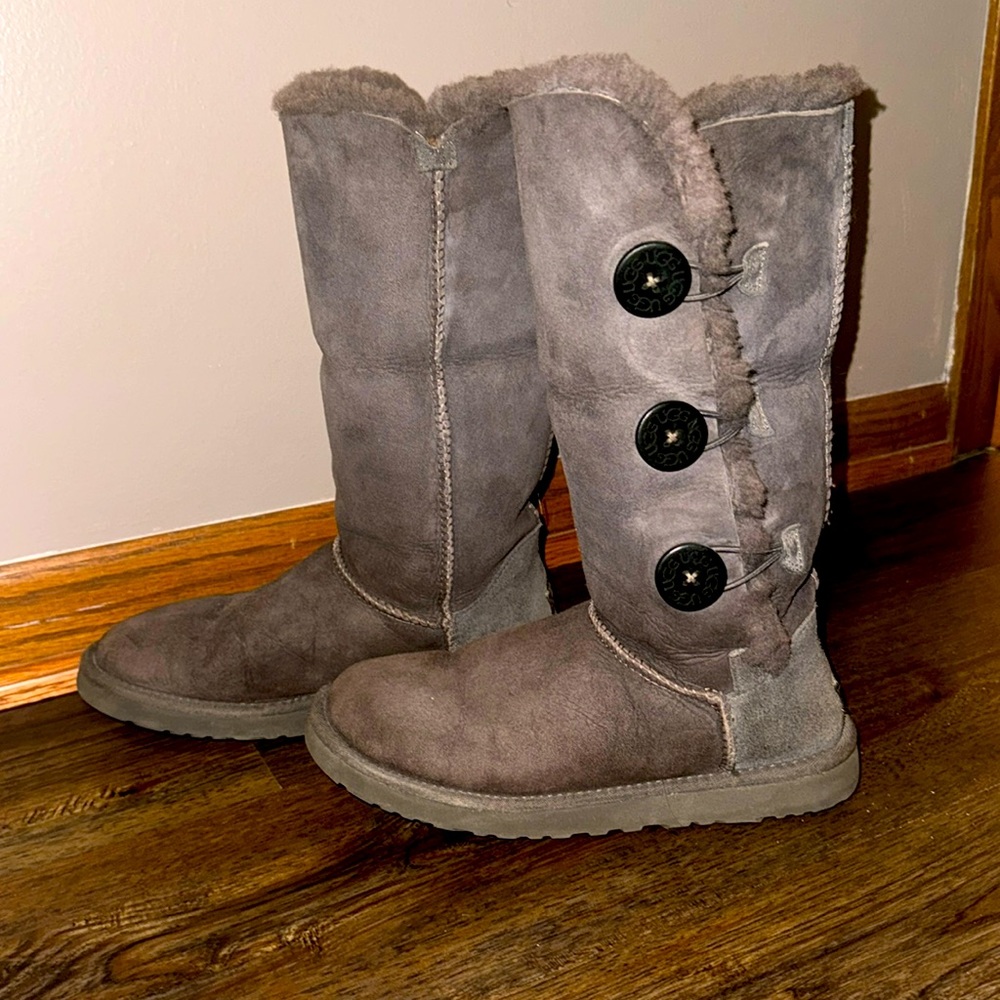Women’s Grey Bailey Button Uggs